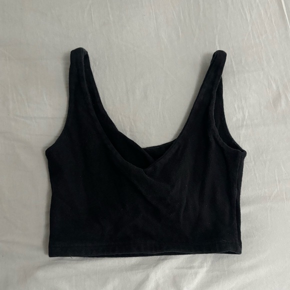 Brandy Melville black cropped tank top - Picture 2 of 3